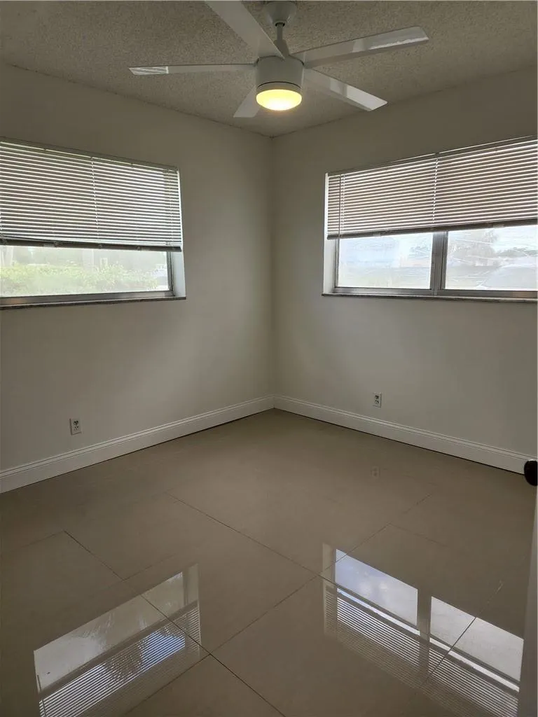 9911 Sandalfoot Blvd, #101