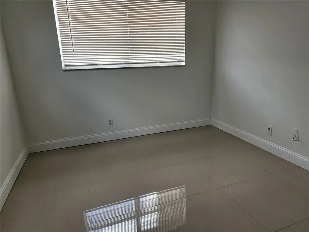 9911 Sandalfoot Blvd, #101