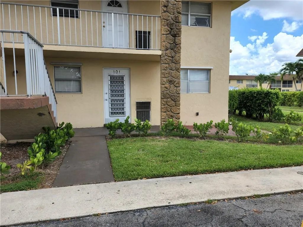 9911 Sandalfoot Blvd, #101