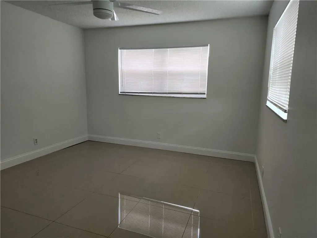 9911 Sandalfoot Blvd, #101