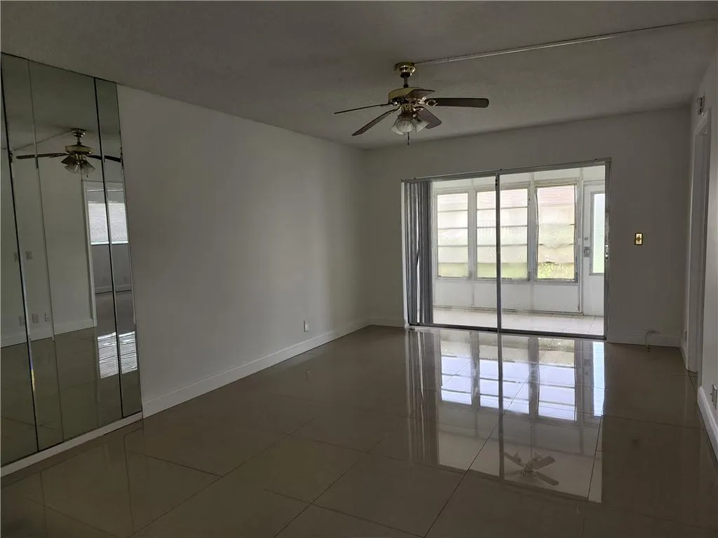 9911 Sandalfoot Blvd, #101