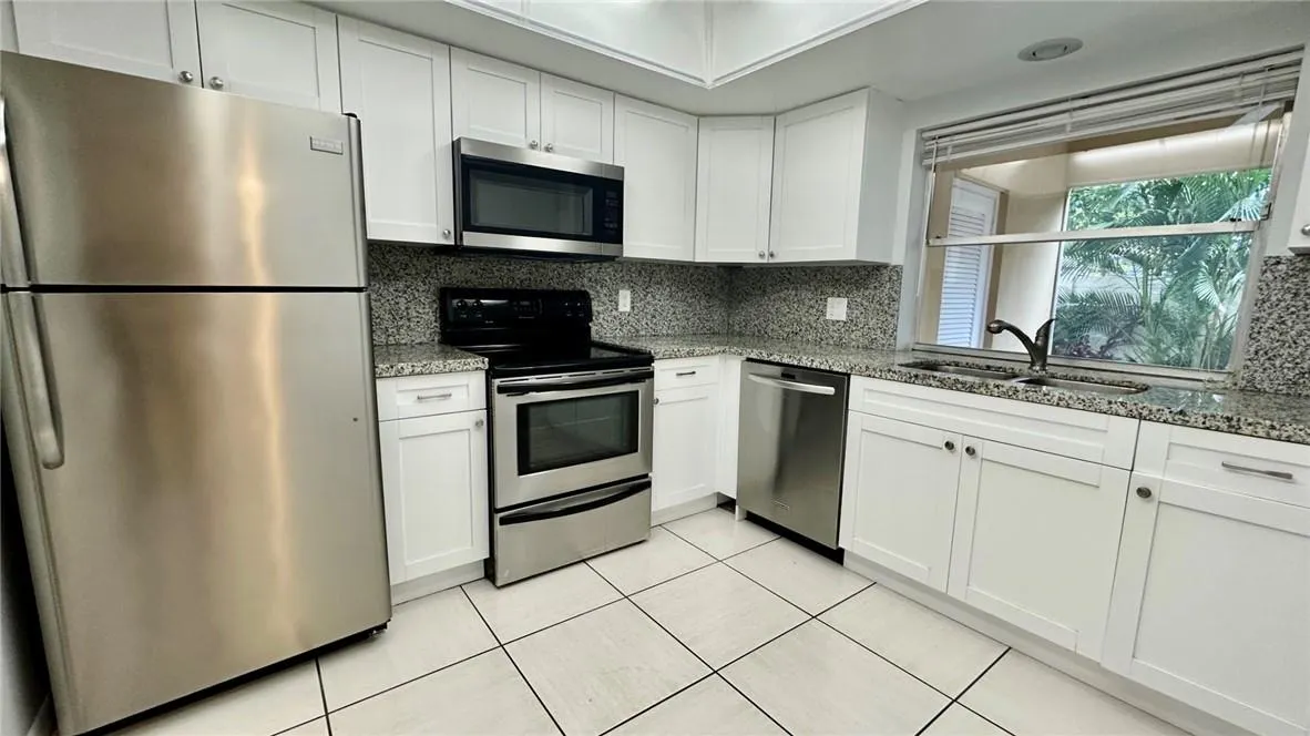 1911 NE 28th Ct, #2B