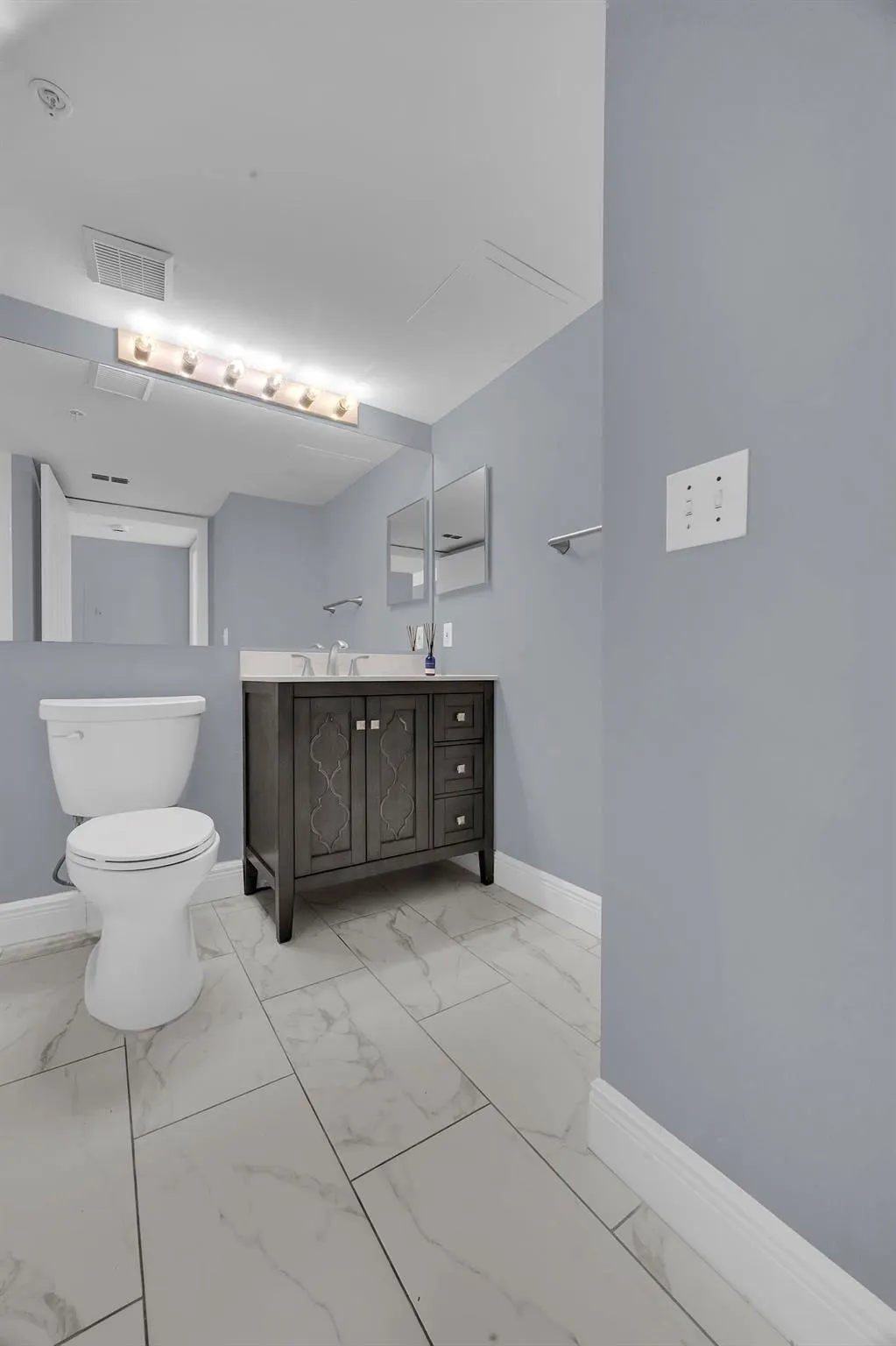 3809 NW Mediterranean Ln, #104