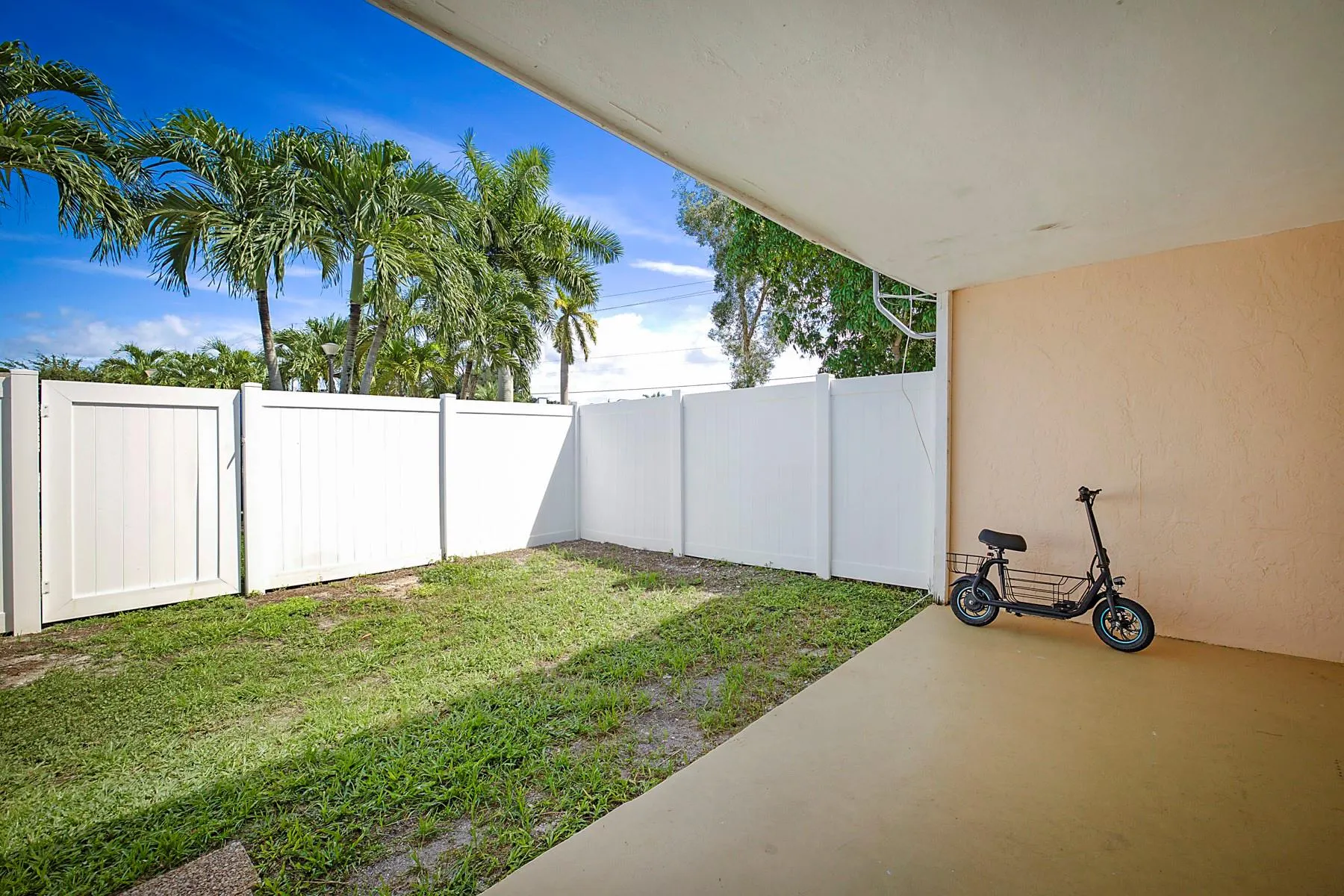 8091 NW 13th St, #E
