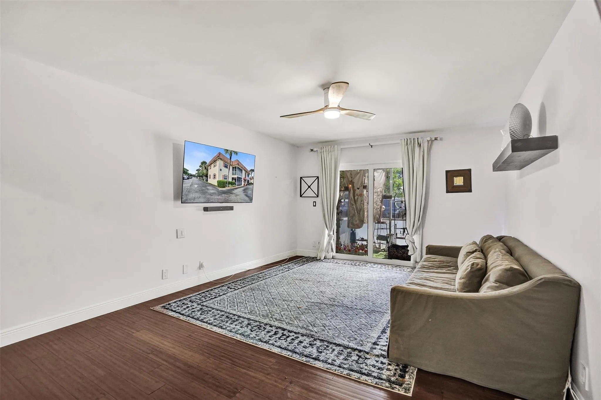 101 E Mcnab Rd, #407