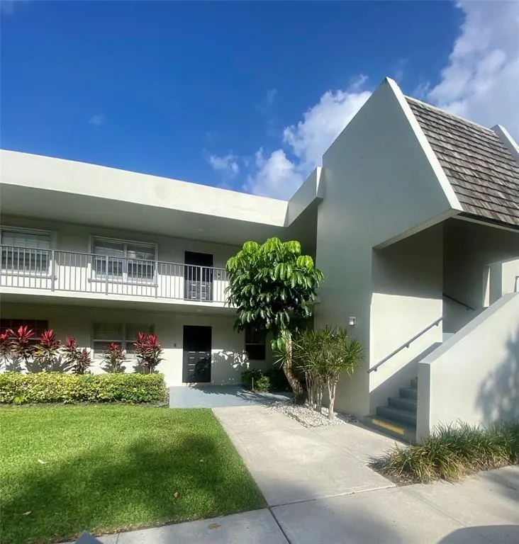 4007 N Cypress Dr, #102