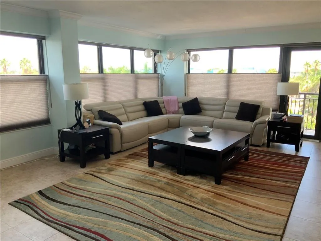 3800 Galt Ocean Dr, #415