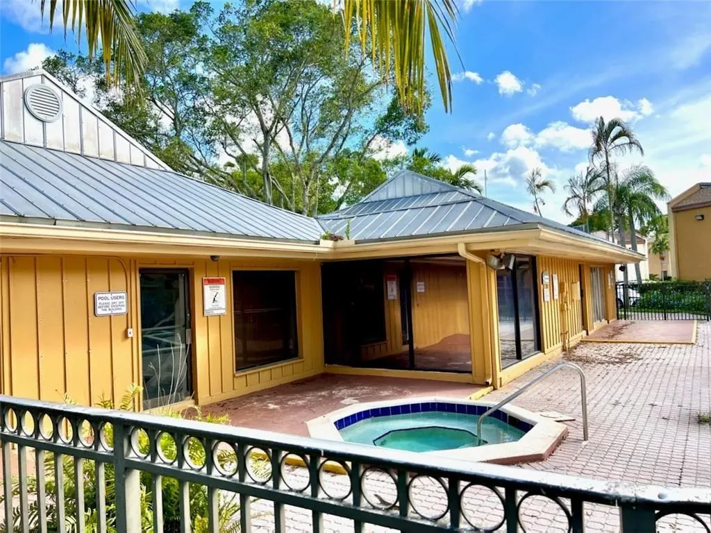 4463 Treehouse Ln, #H