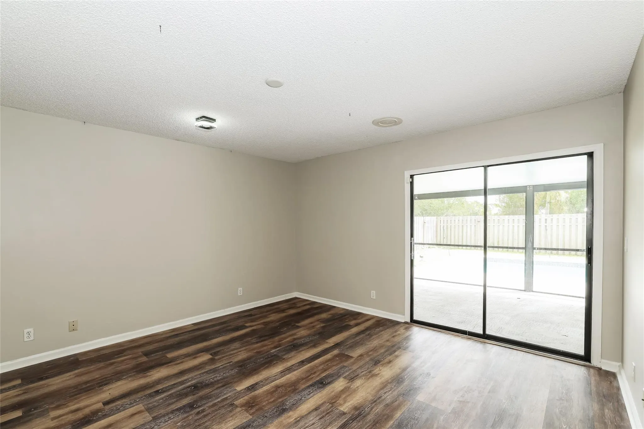 320 Sandpiper Ave