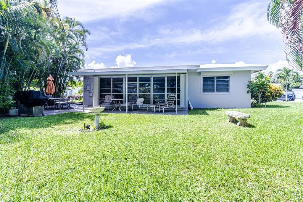 1300 SE 7th CT