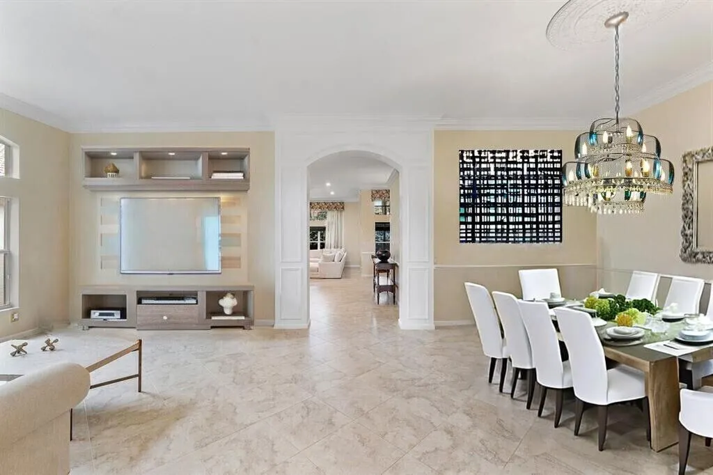 6828 Belmont Shore Dr