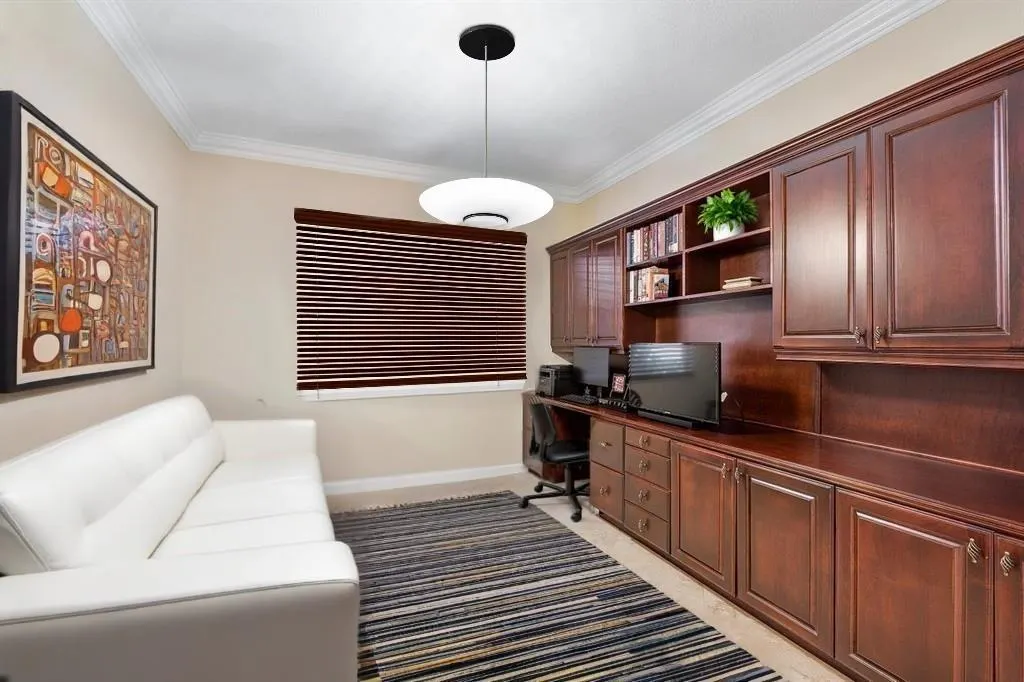 6828 Belmont Shore Dr