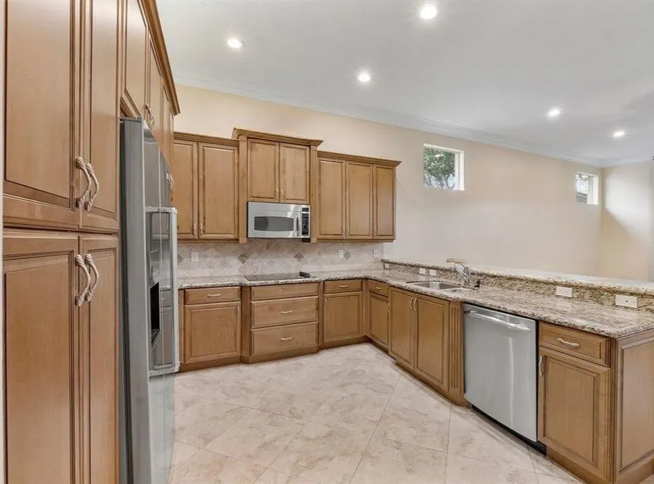 6828 Belmont Shore Dr