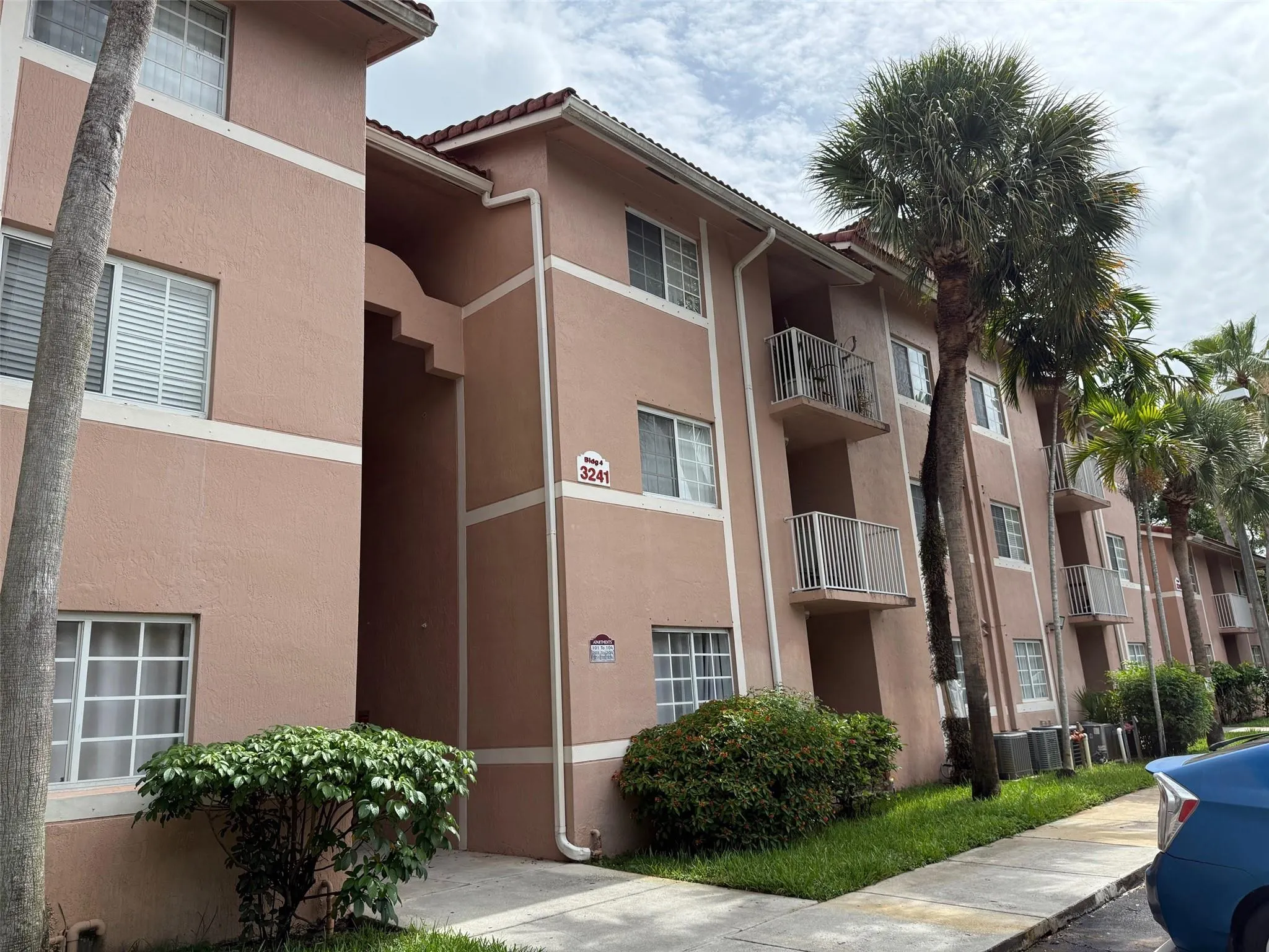 3241 Sabal Palm Mnr, #301