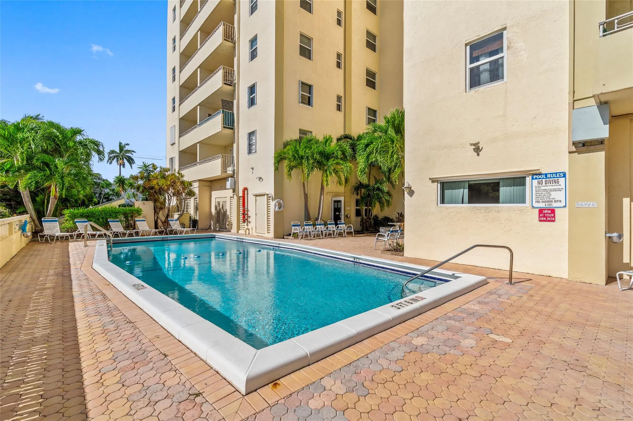 900 NE 18th Ave, #306