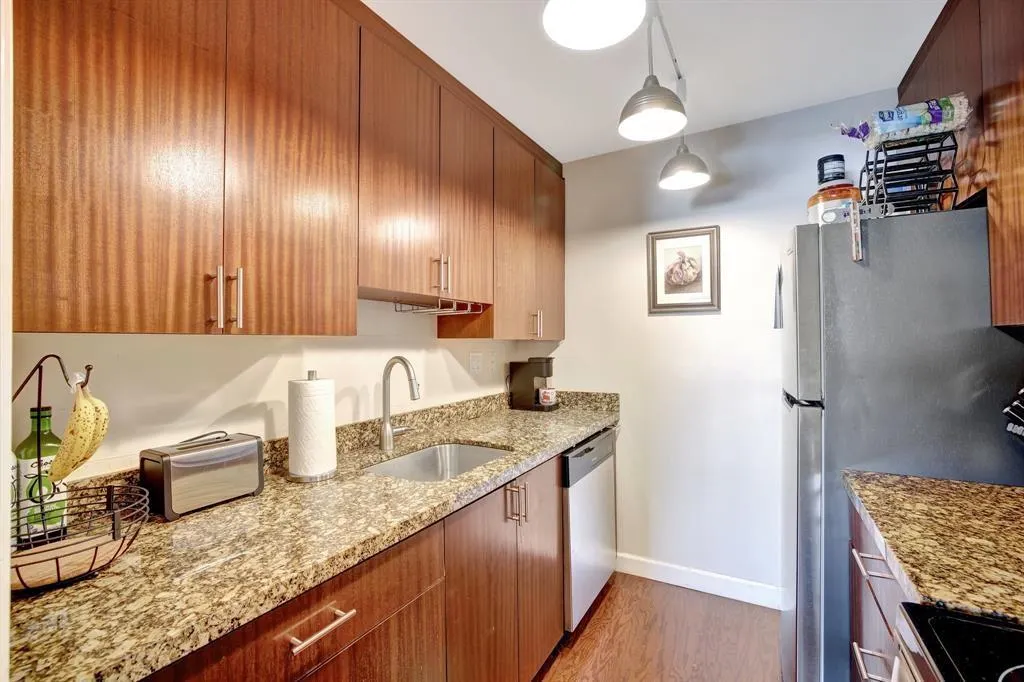 900 NE 18th Ave, #306