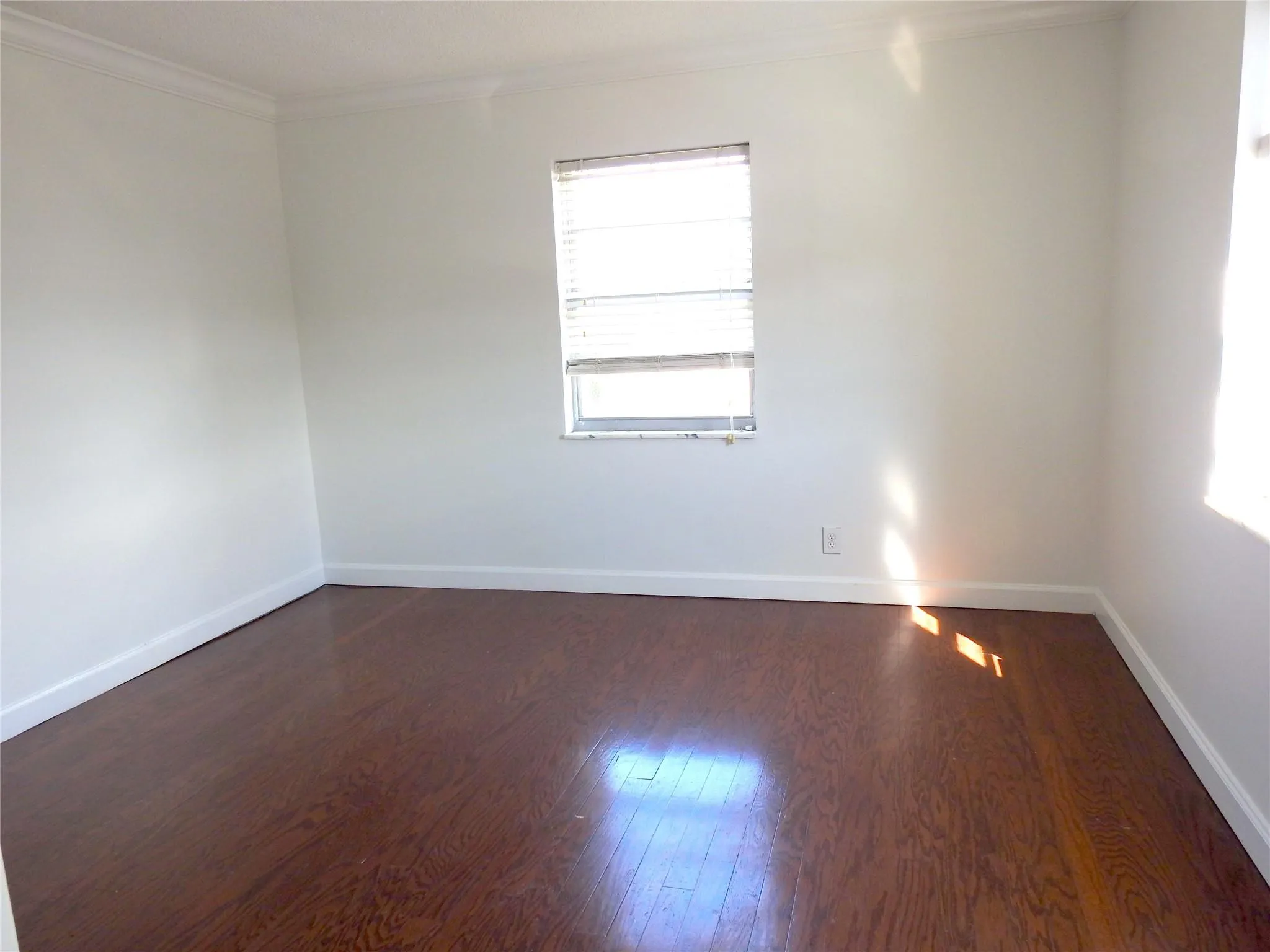 900 NE 18th Ave, #306