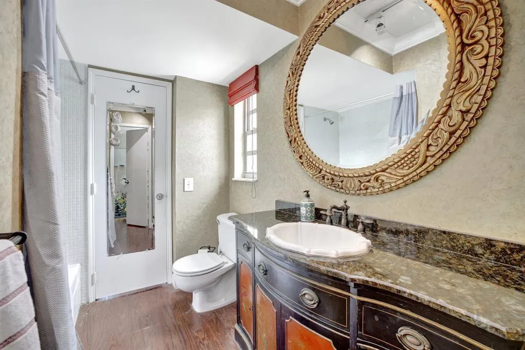 900 NE 18th Ave, #306