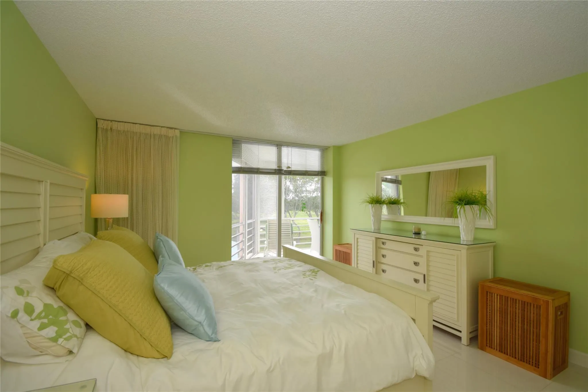 6100 NW 2nd Avenue, #323