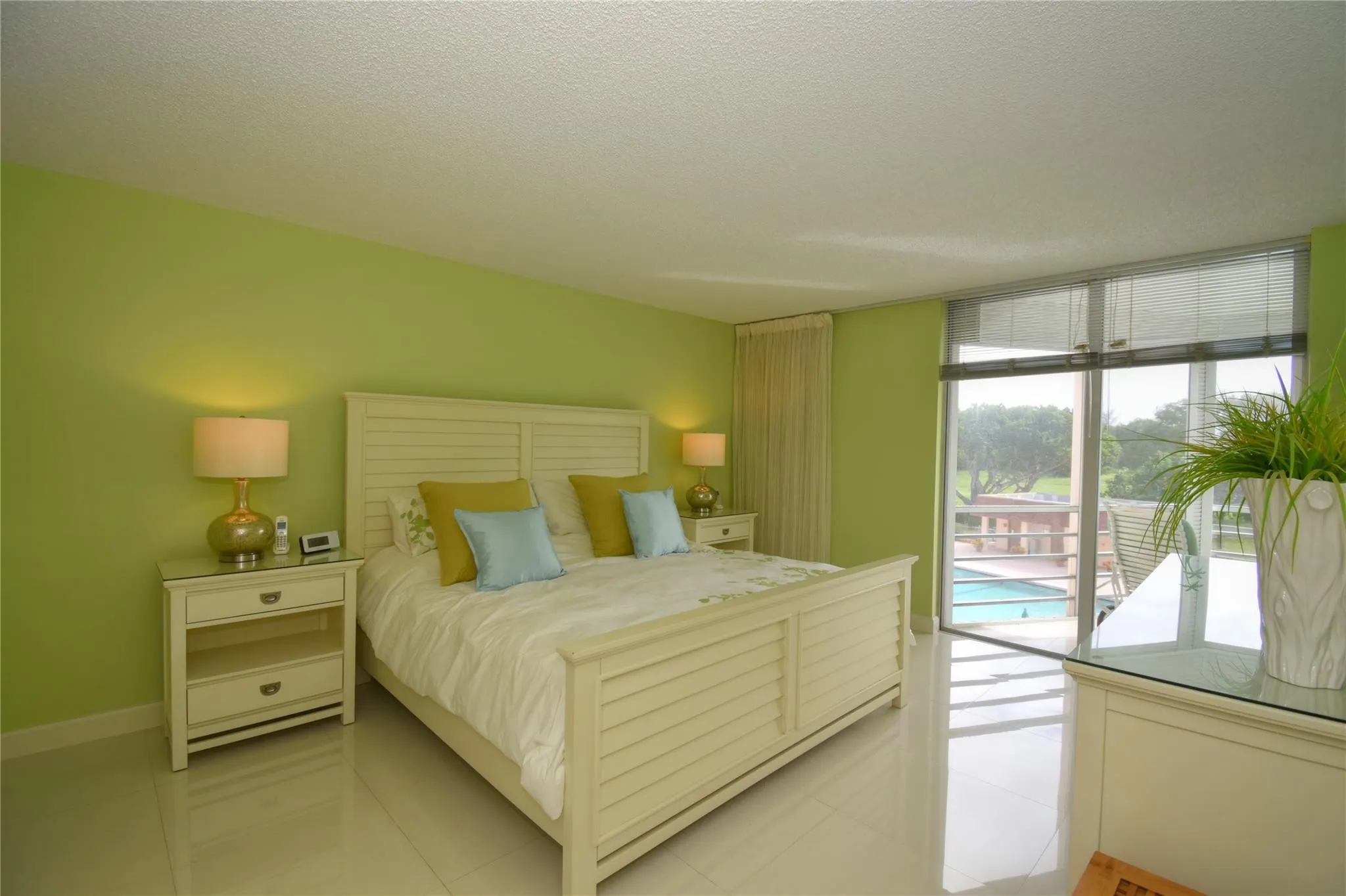 6100 NW 2nd Avenue, #323