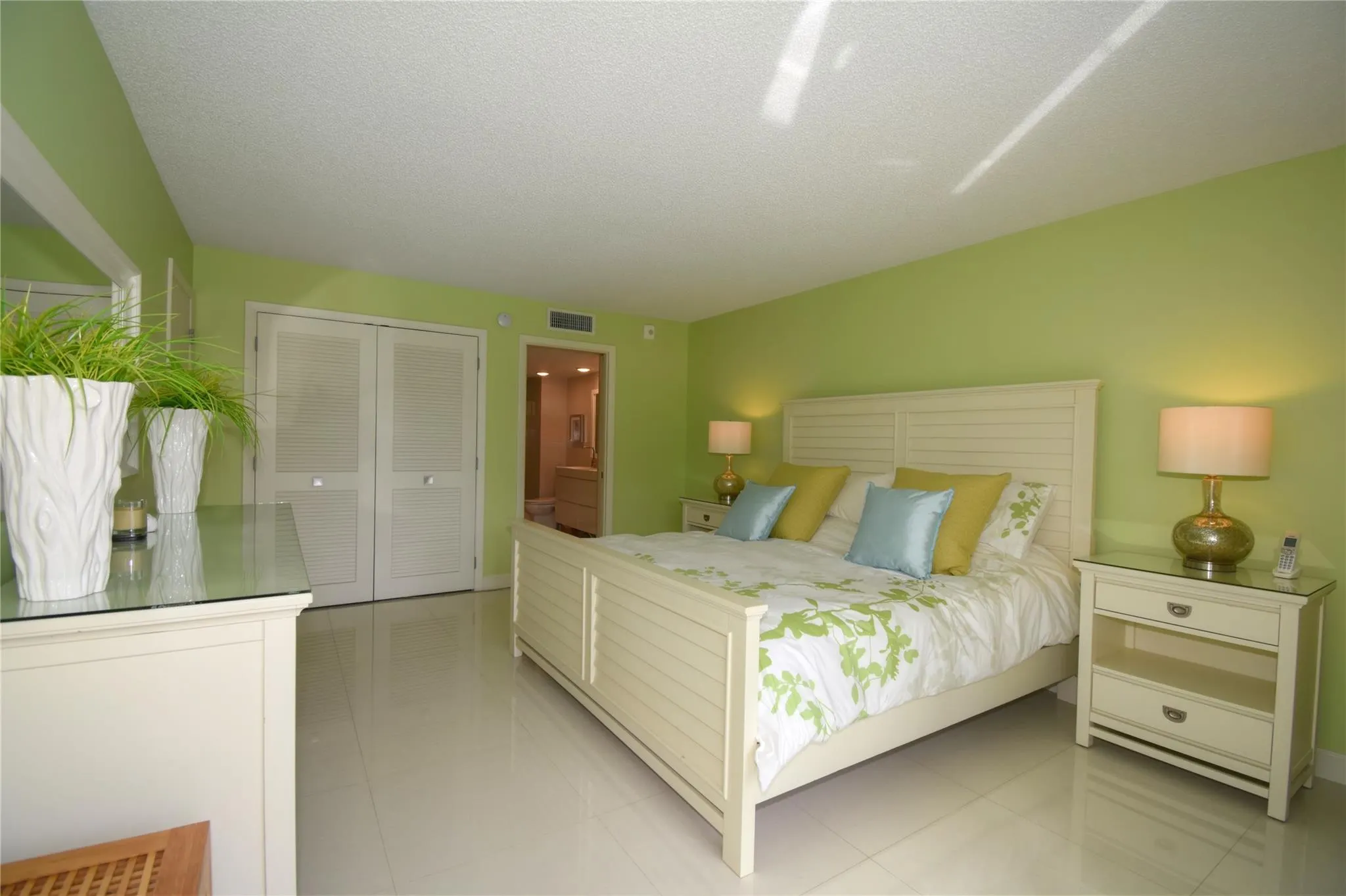 6100 NW 2nd Avenue, #323