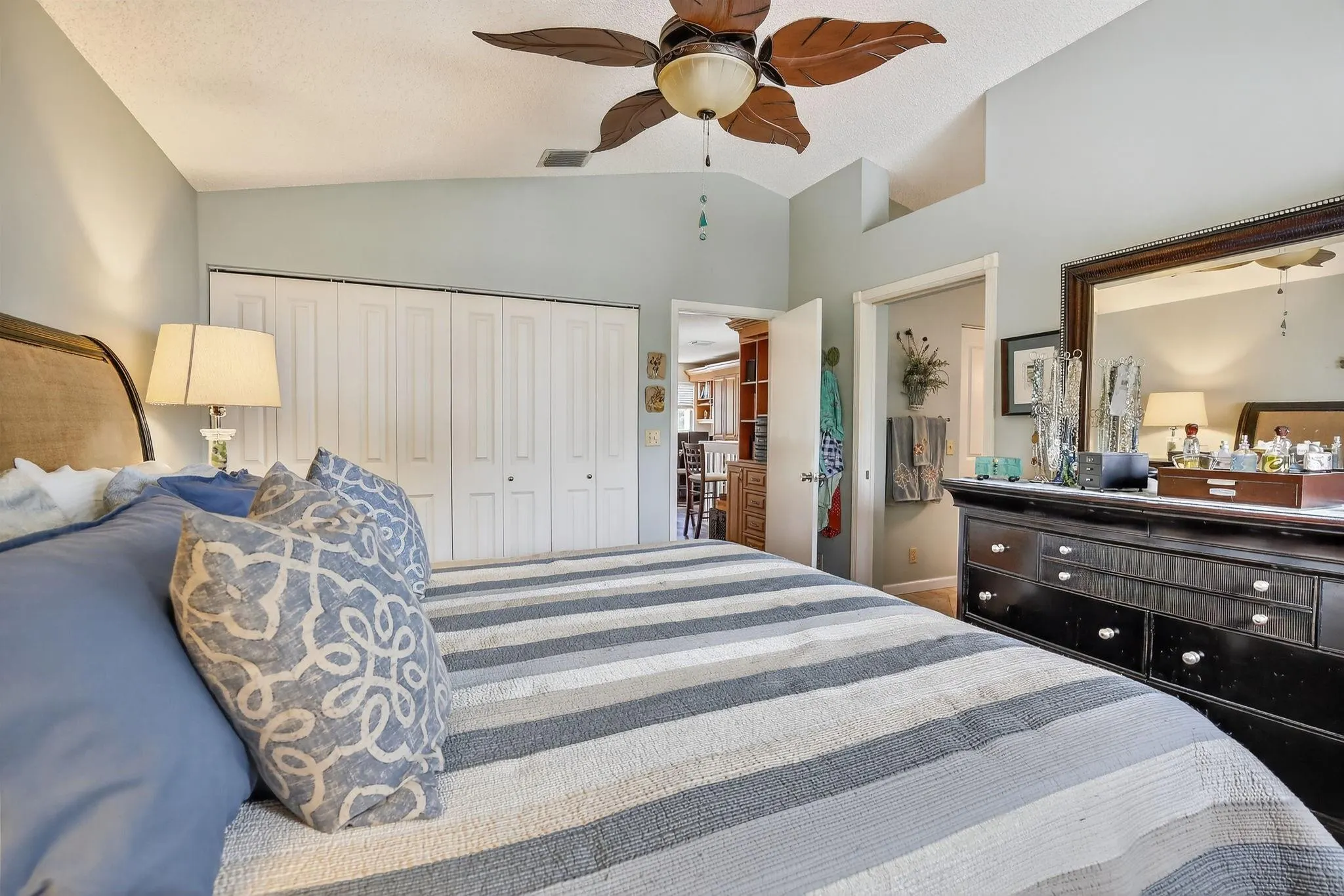 2052 Discovery Cir E
