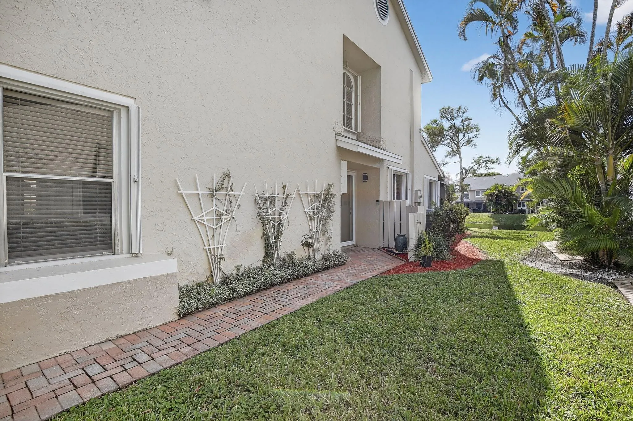 2052 Discovery Cir E