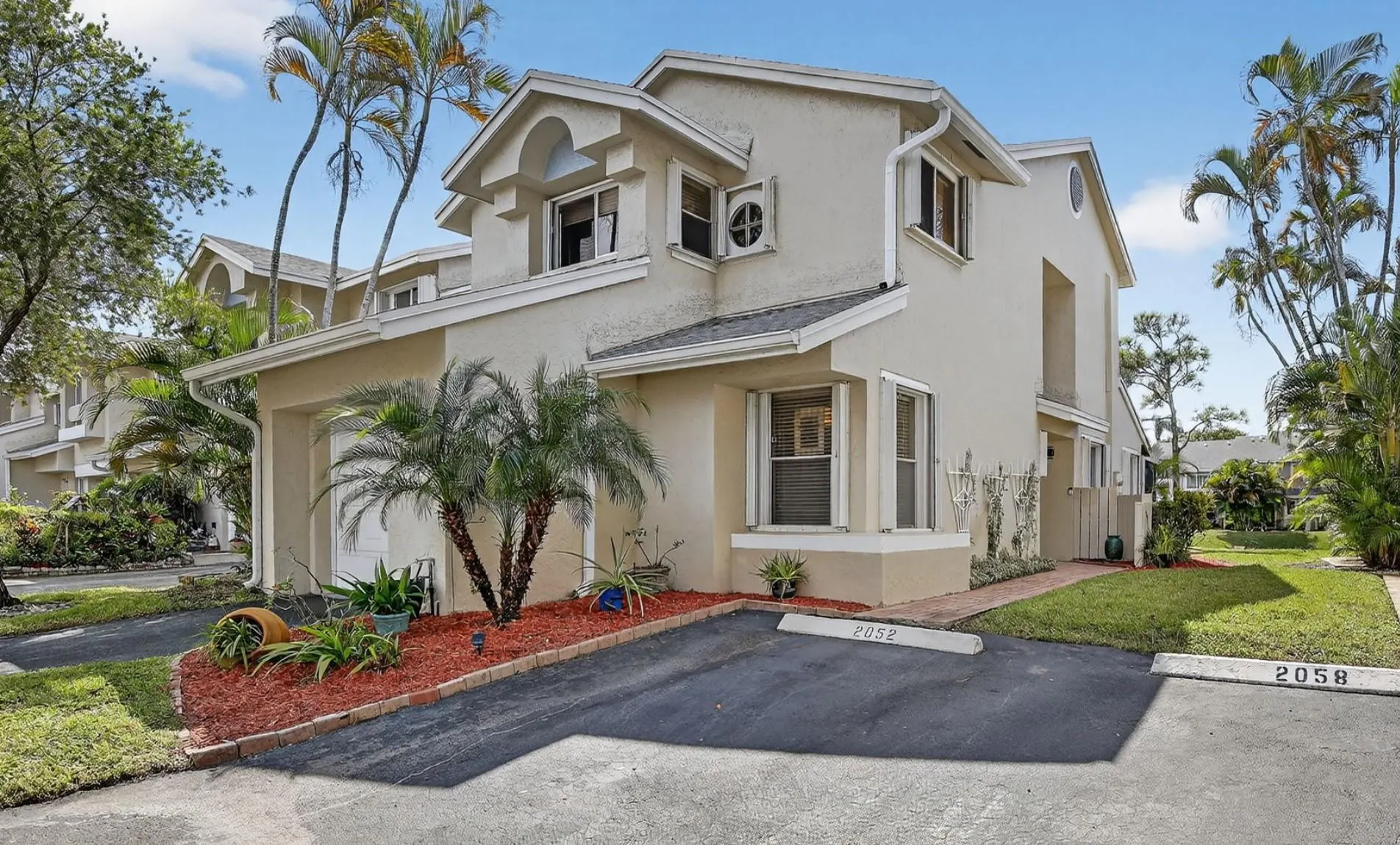 2052 Discovery Cir E