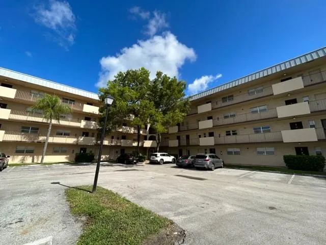 6061 N Falls Circle Dr, #102