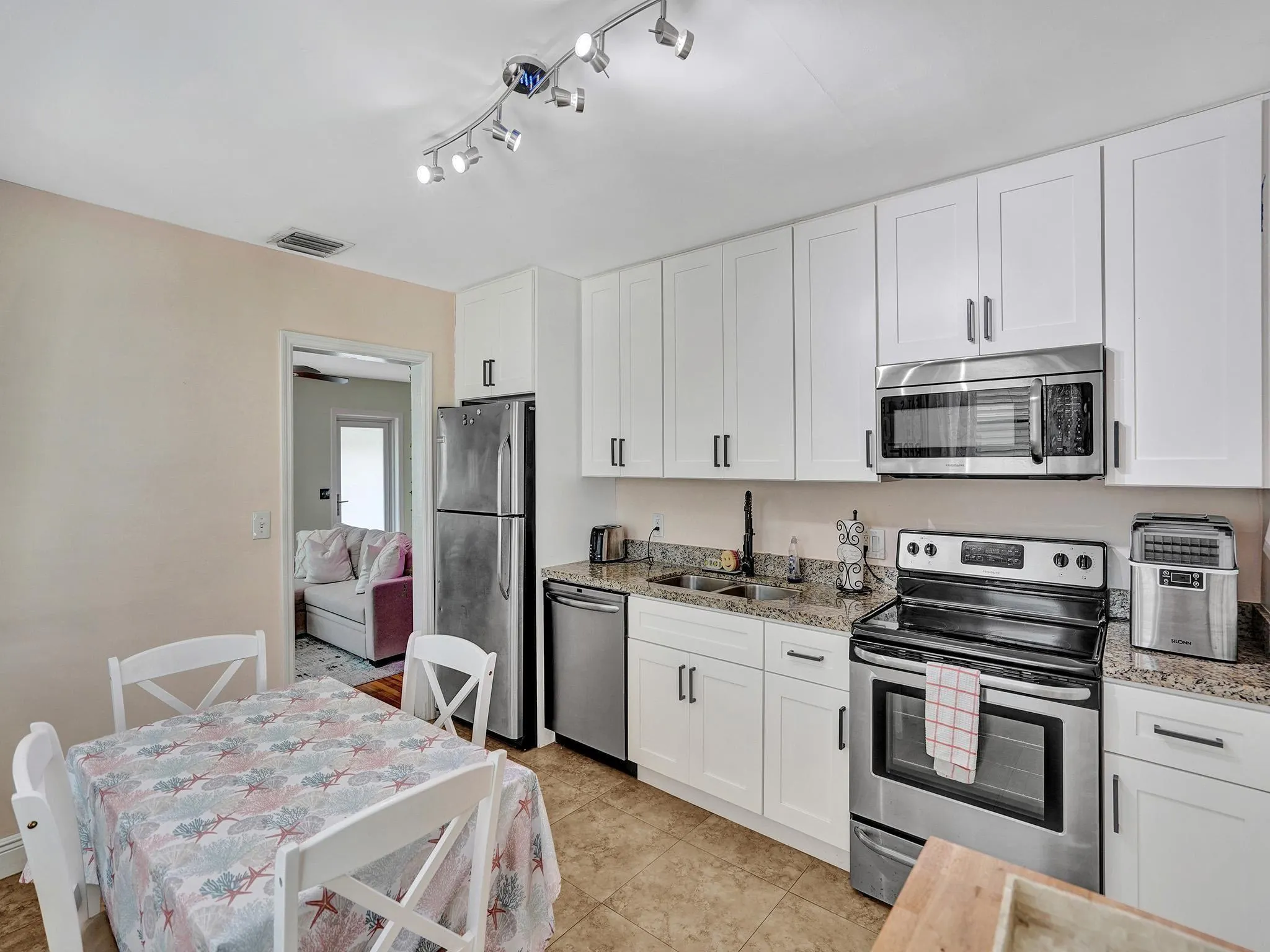 615 SW 4th Ave