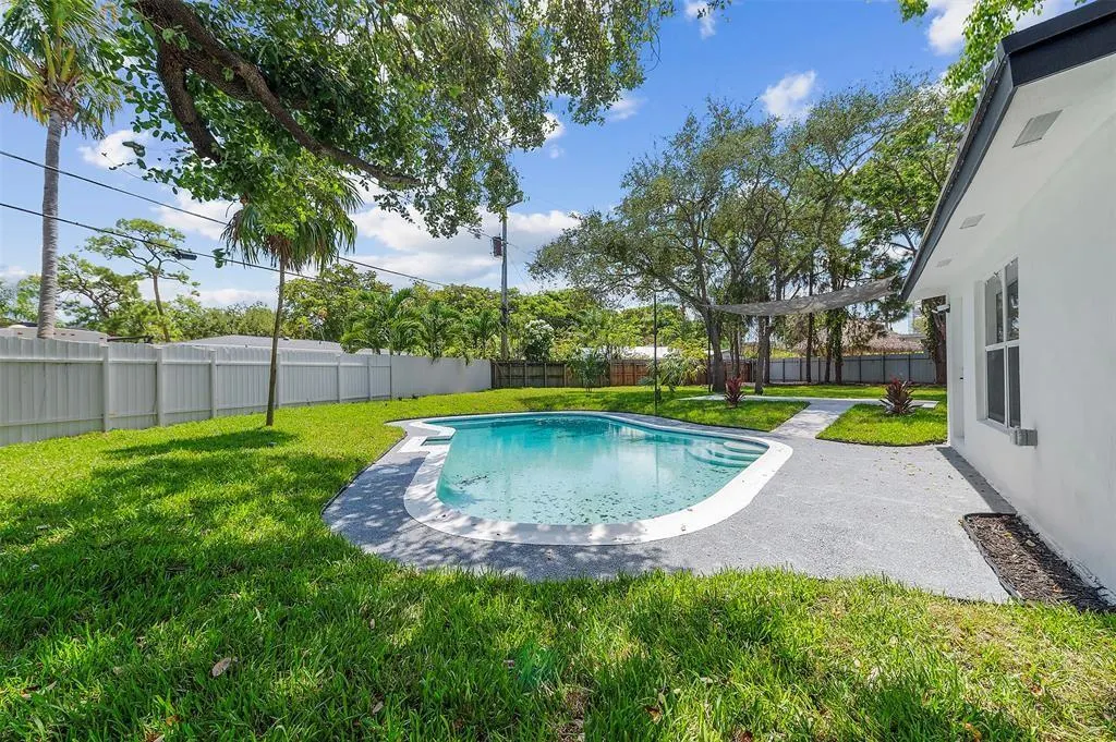 1660 SW 22nd Ave