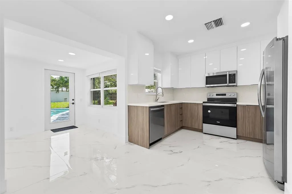 1660 SW 22nd Ave