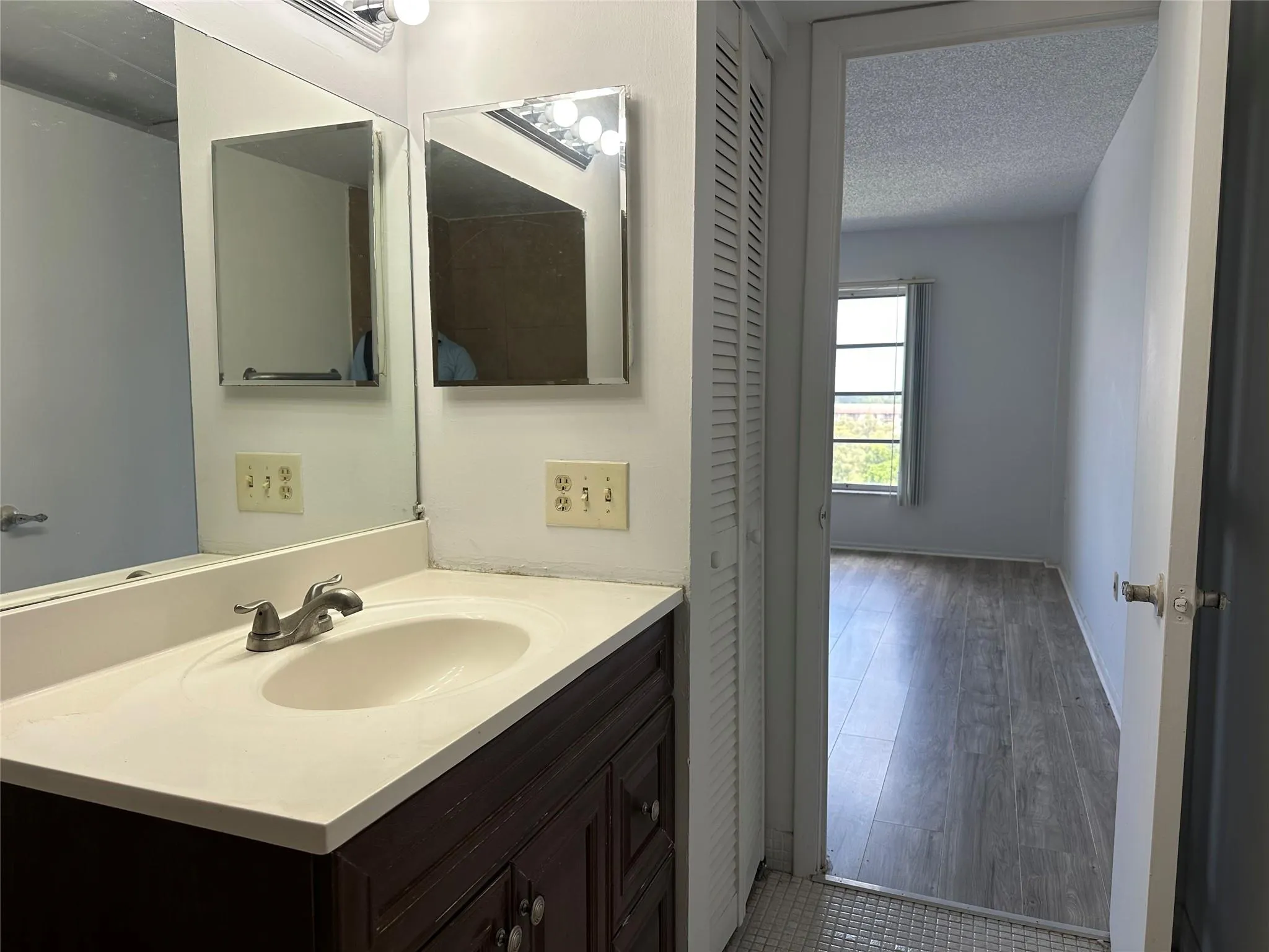 4174 Inverrary Drive, #805