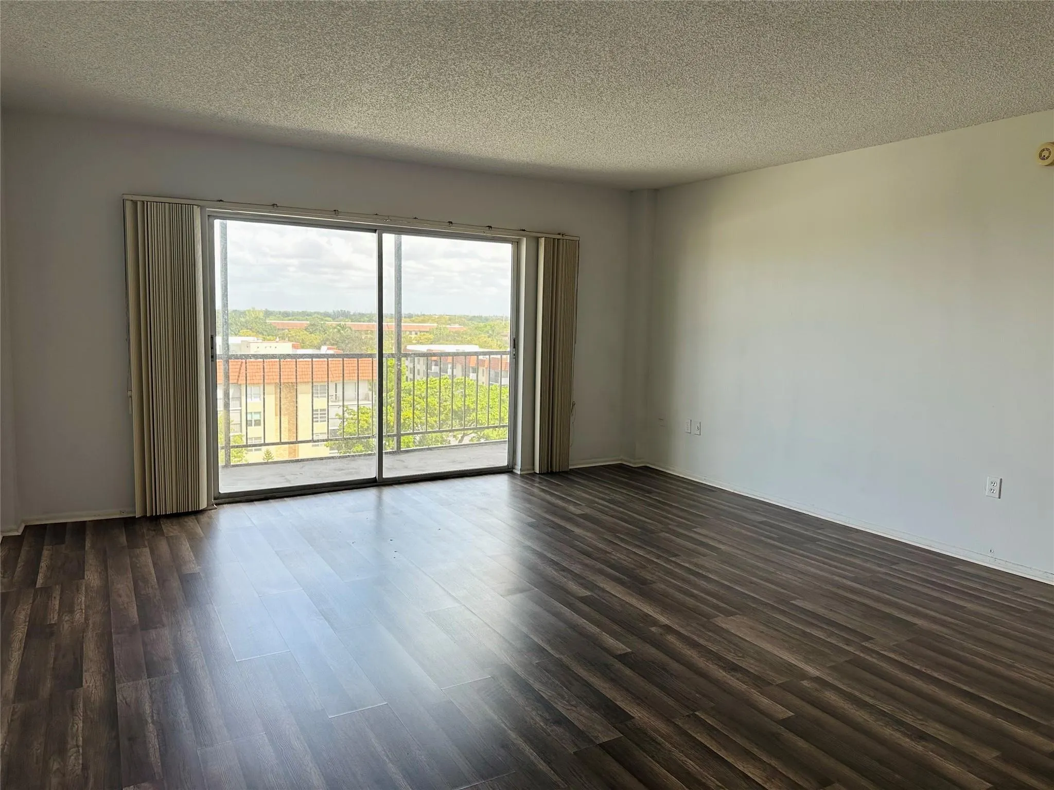 4174 Inverrary Drive, #805