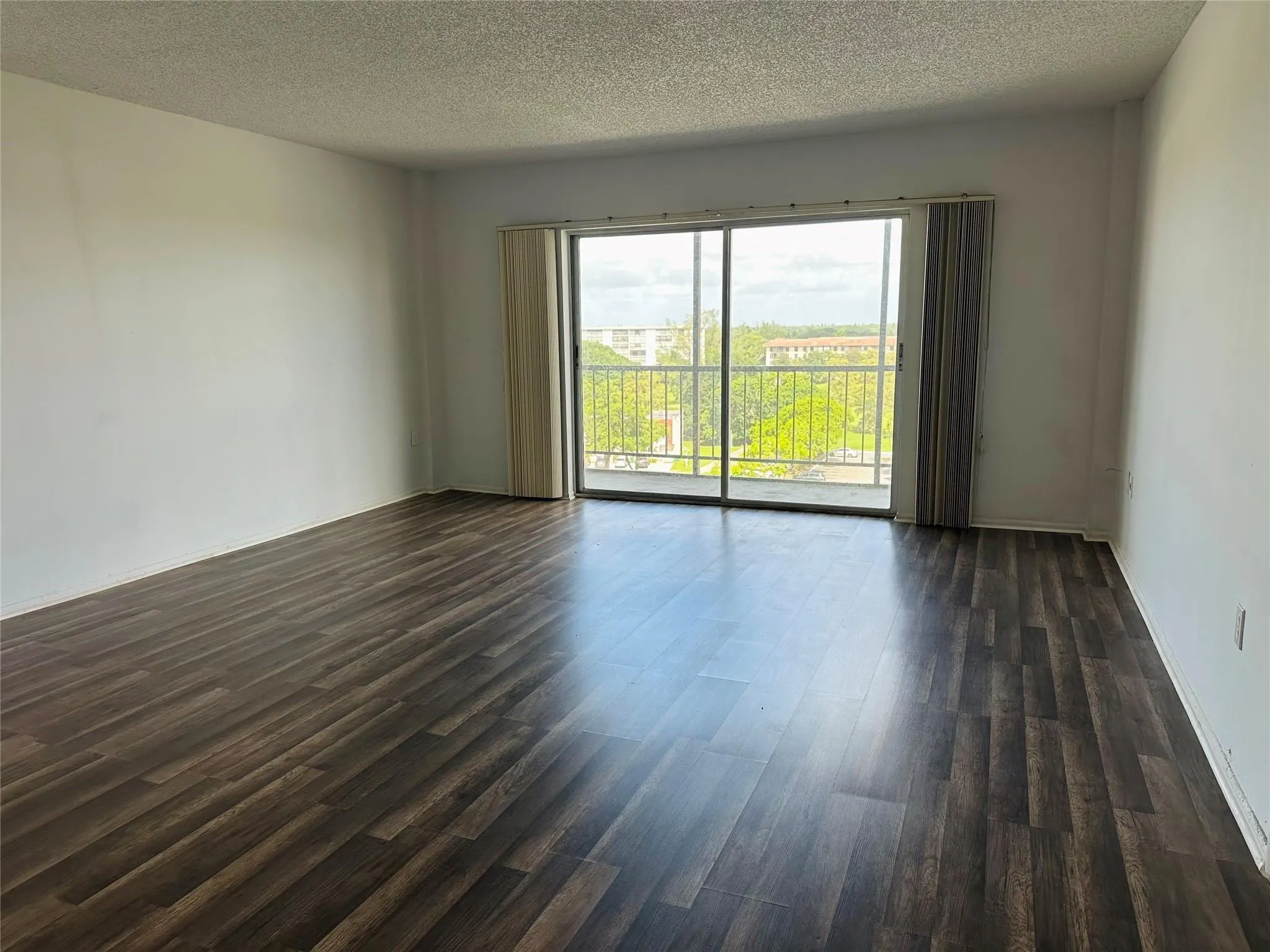4174 Inverrary Drive, #805