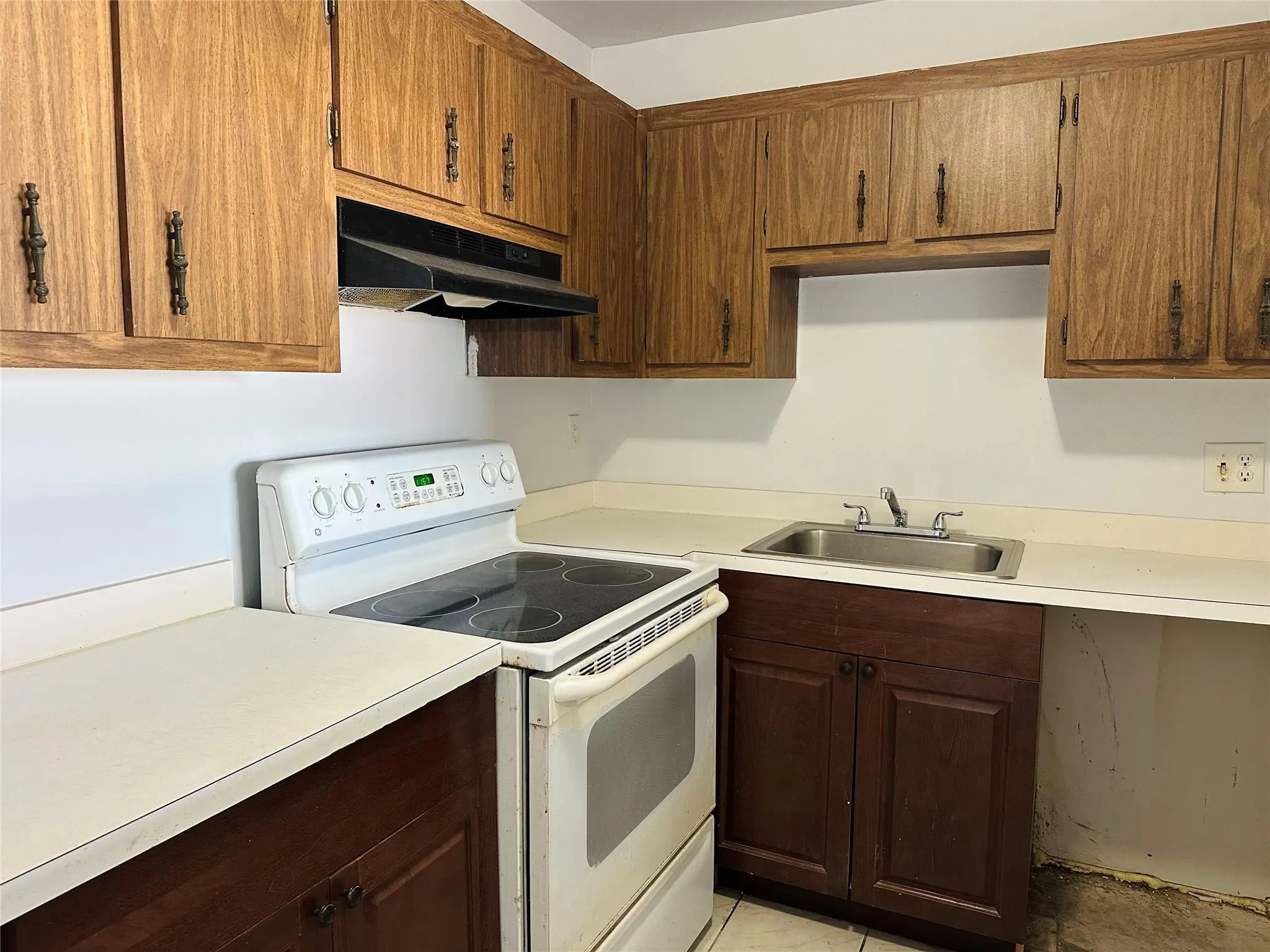 4174 Inverrary Drive, #805