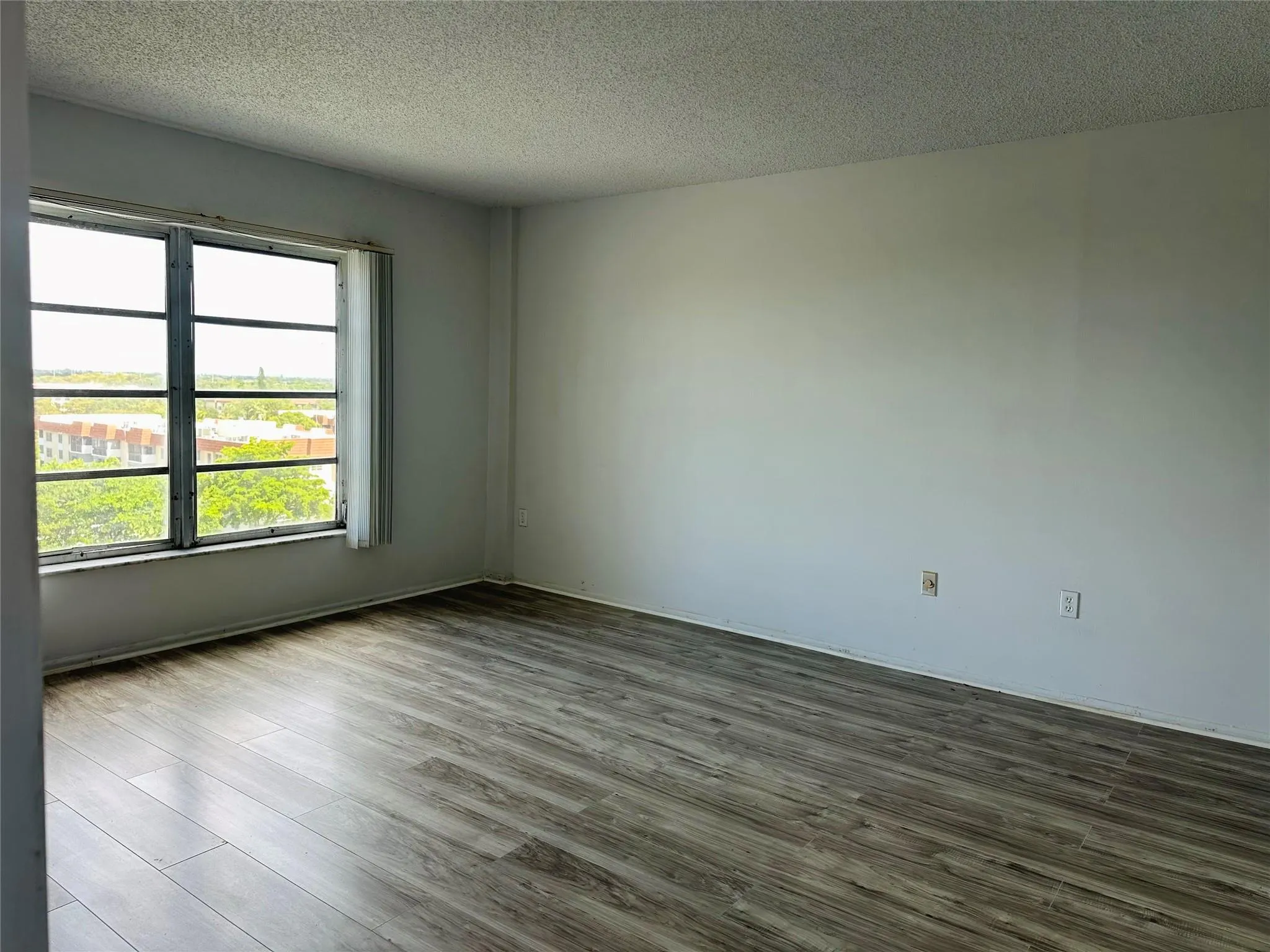 4174 Inverrary Drive, #805