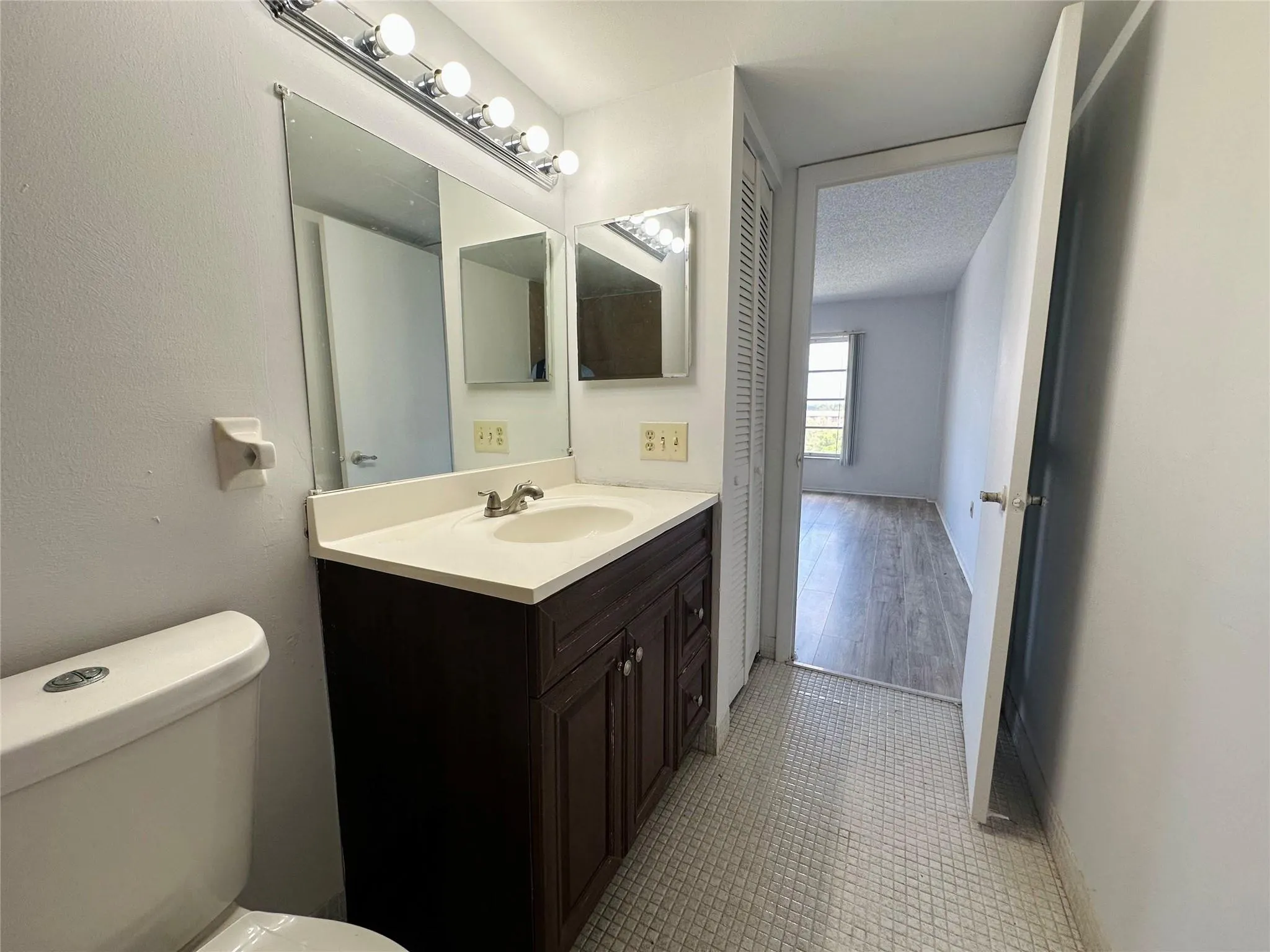 4174 Inverrary Drive, #805