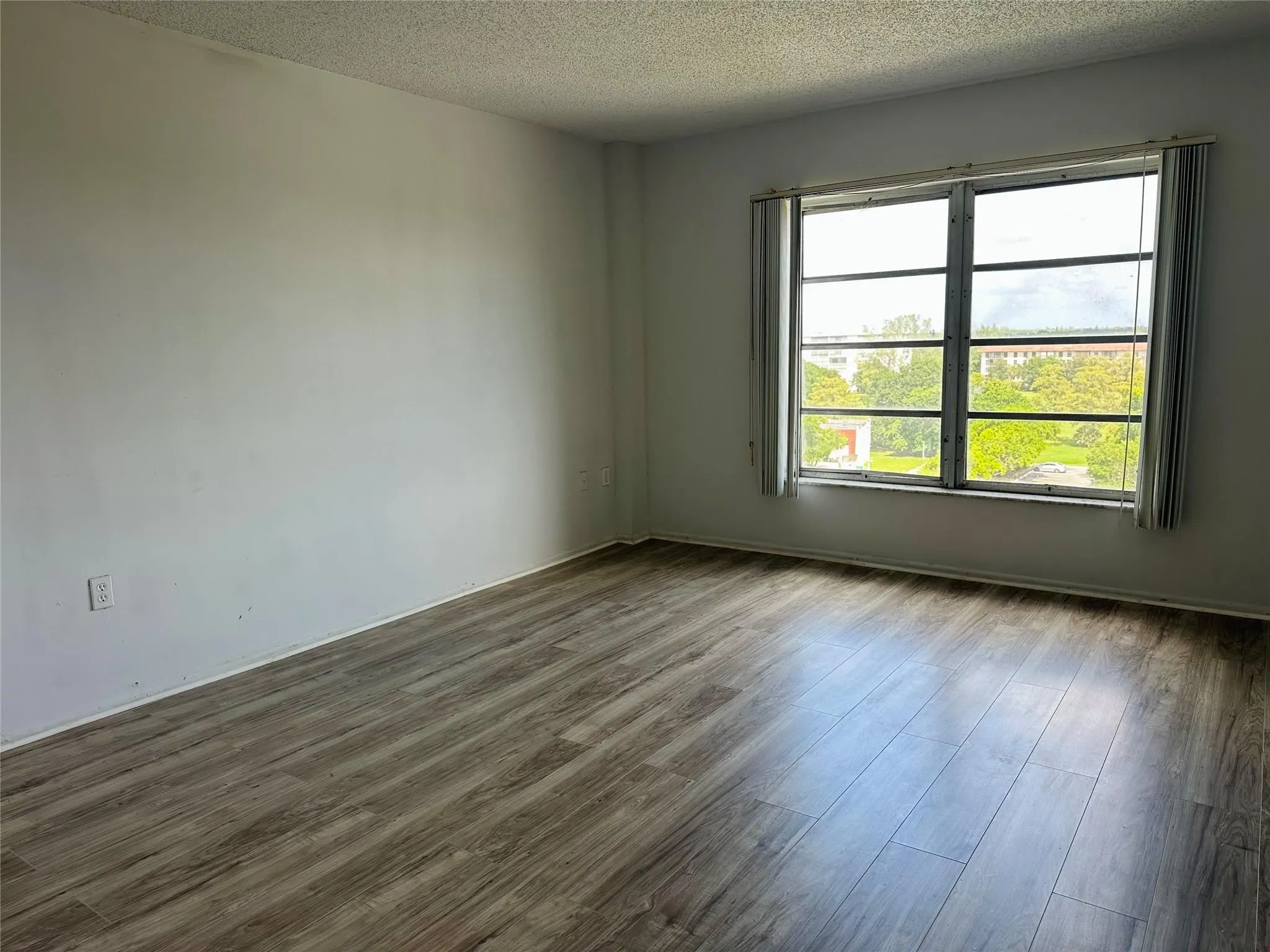 4174 Inverrary Drive, #805