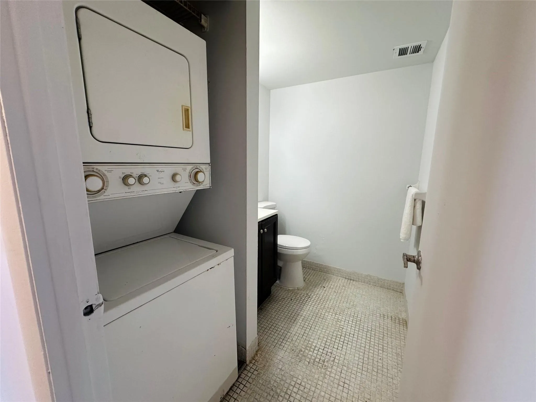 4174 Inverrary Drive, #805