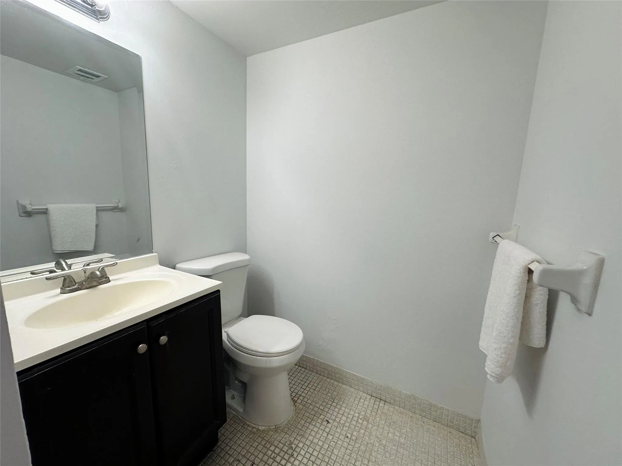4174 Inverrary Drive, #805