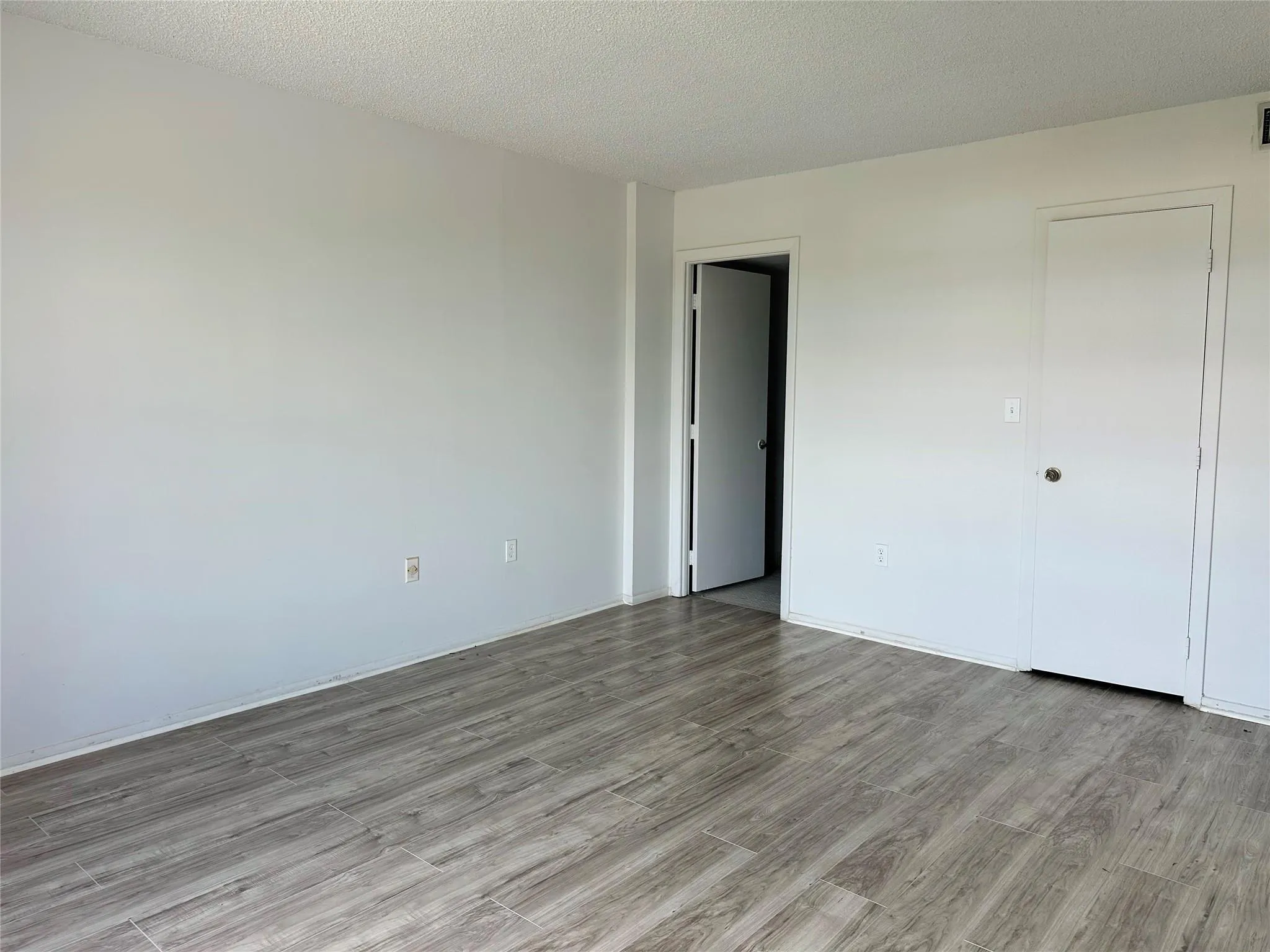 4174 Inverrary Drive, #805