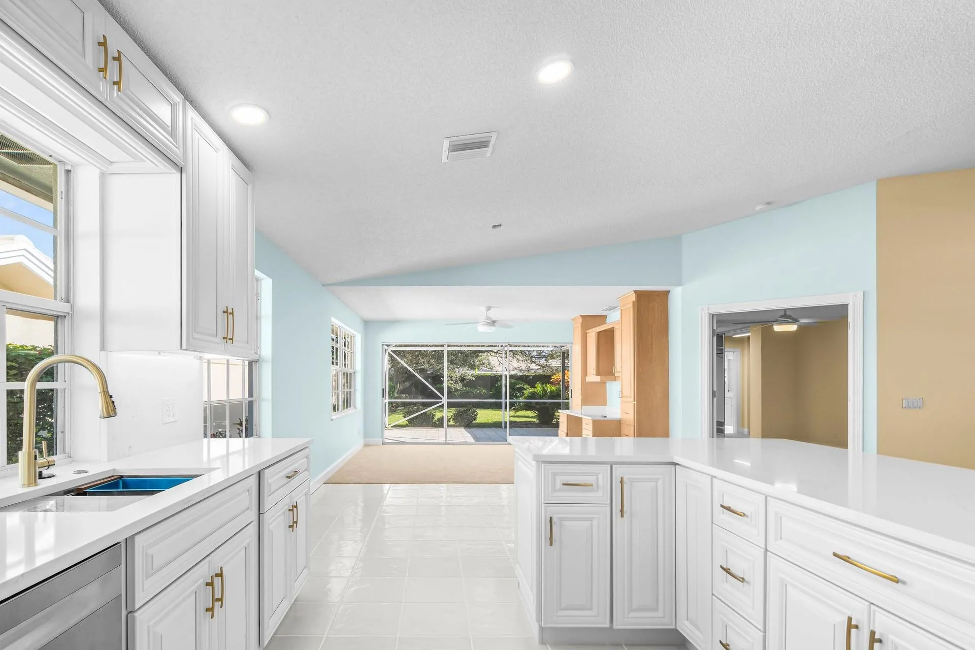 4186 Royal oaks Dr