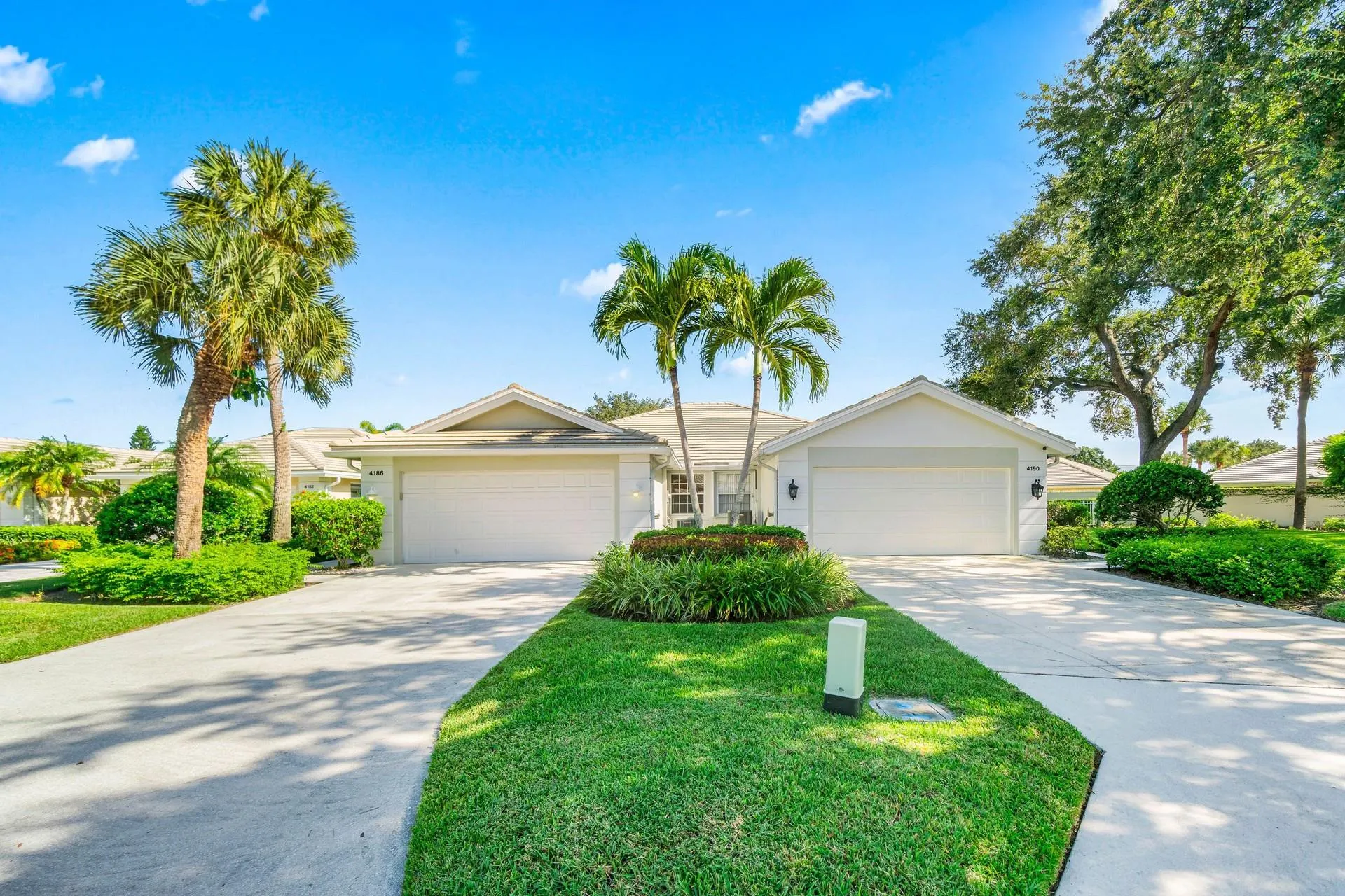 4186 Royal oaks Dr