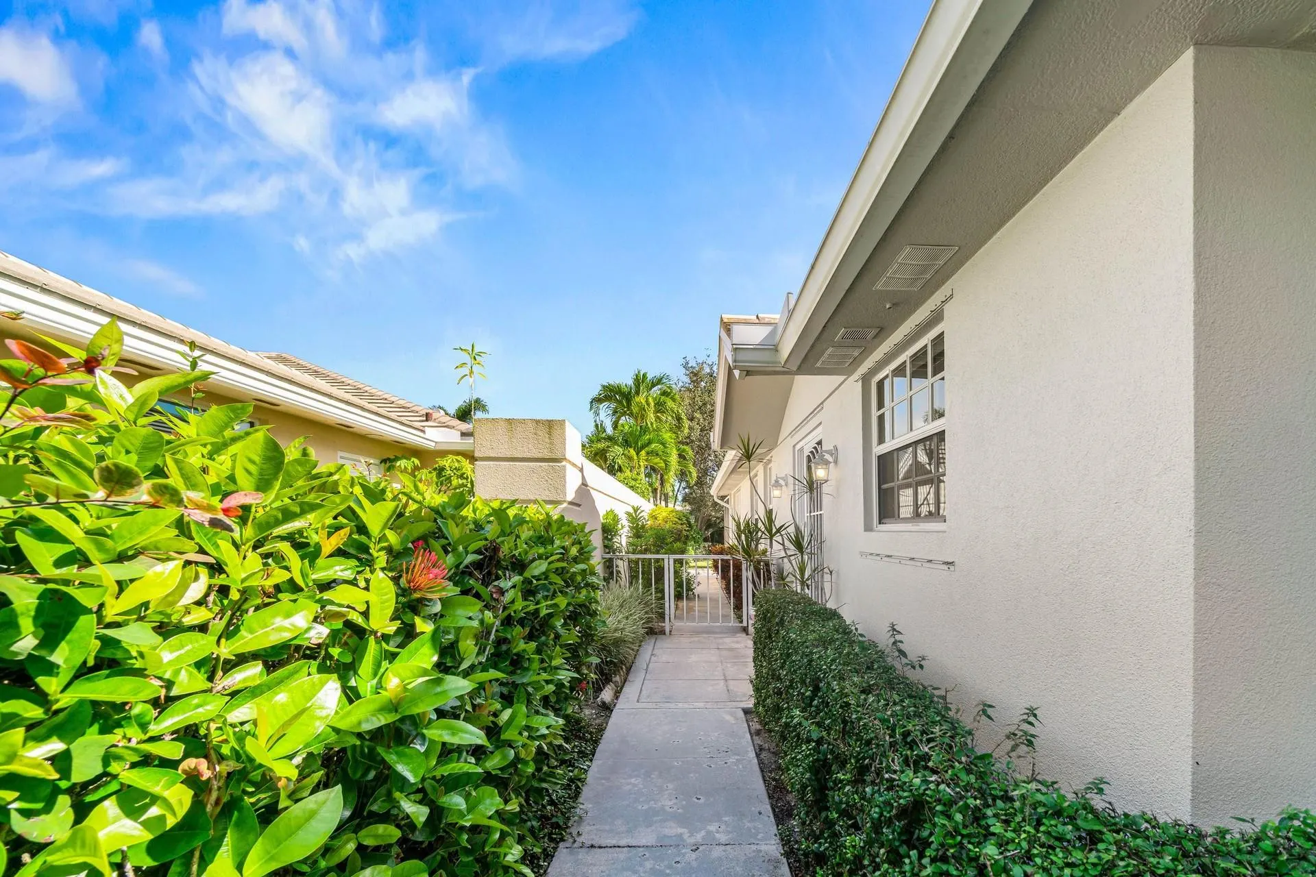 4186 Royal oaks Dr