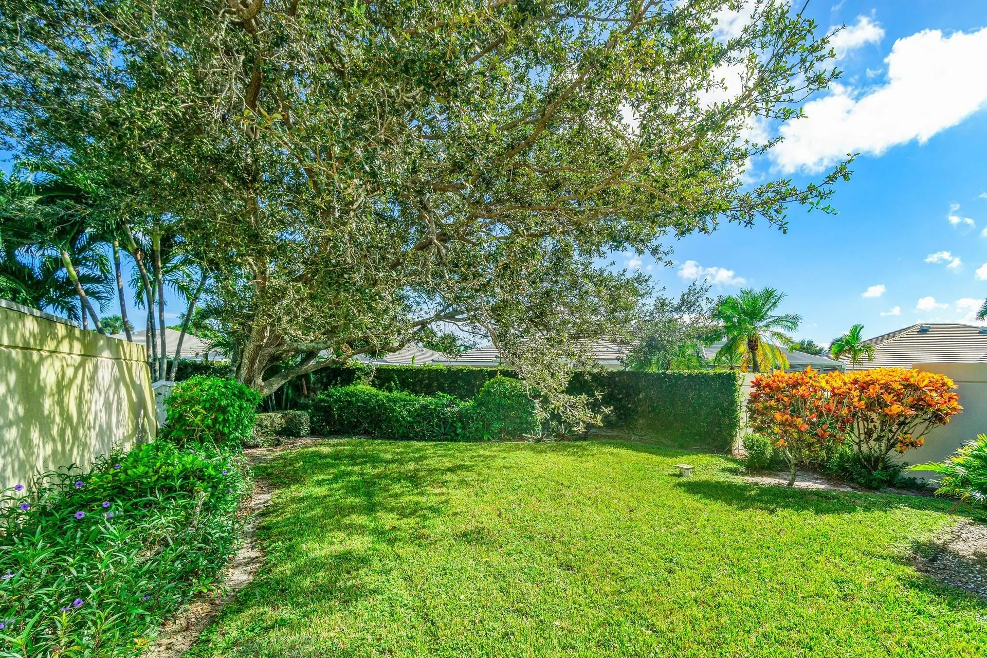 4186 Royal oaks Dr