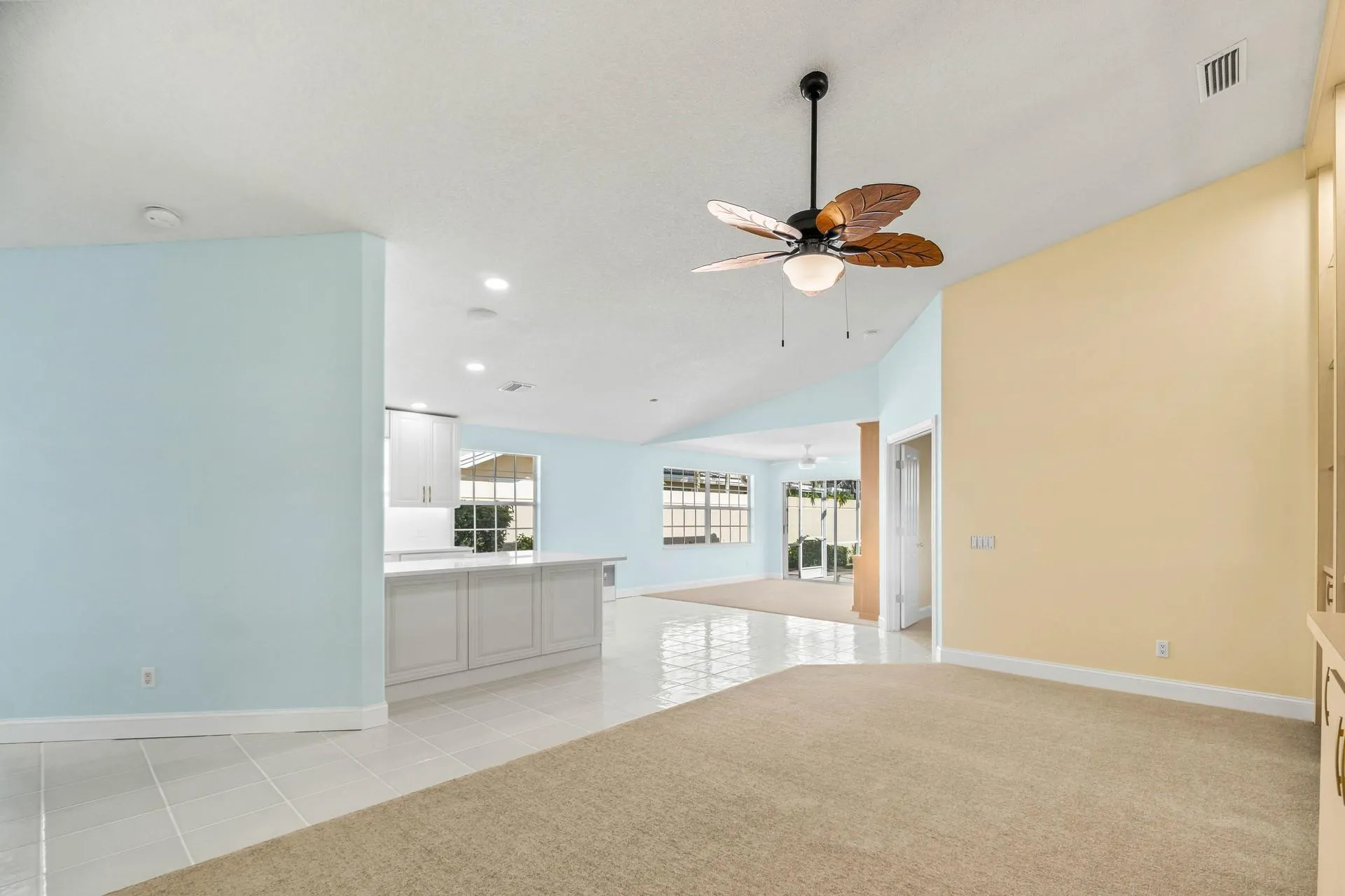 4186 Royal oaks Dr