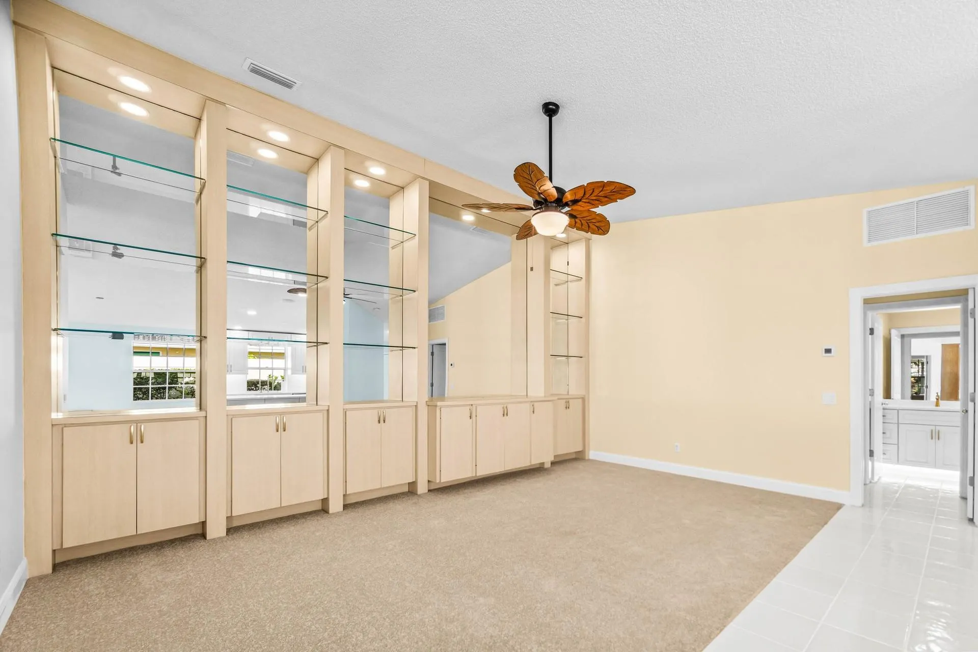 4186 Royal oaks Dr