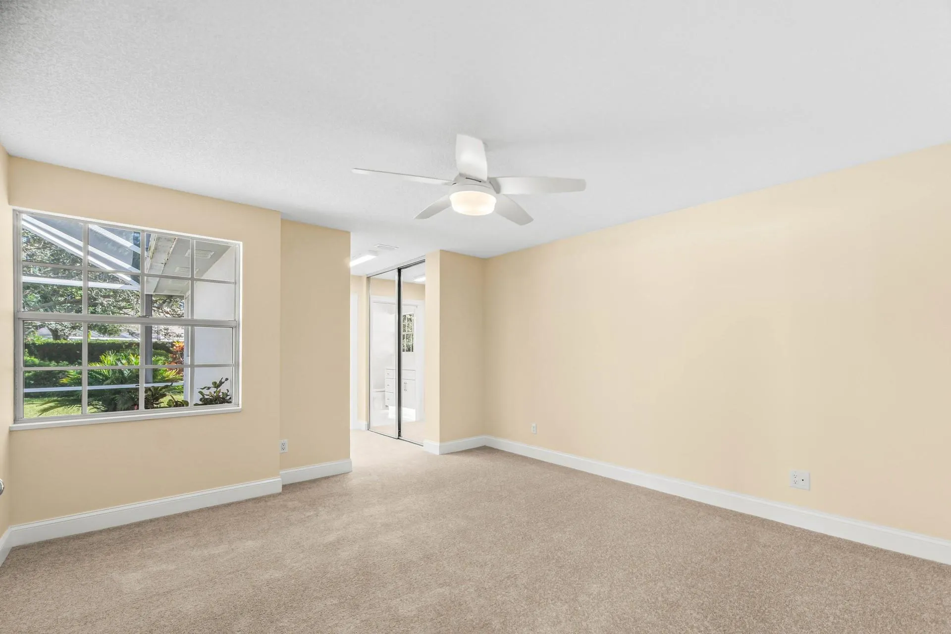 4186 Royal oaks Dr