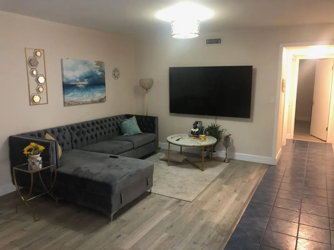 520 Orton Ave, #104